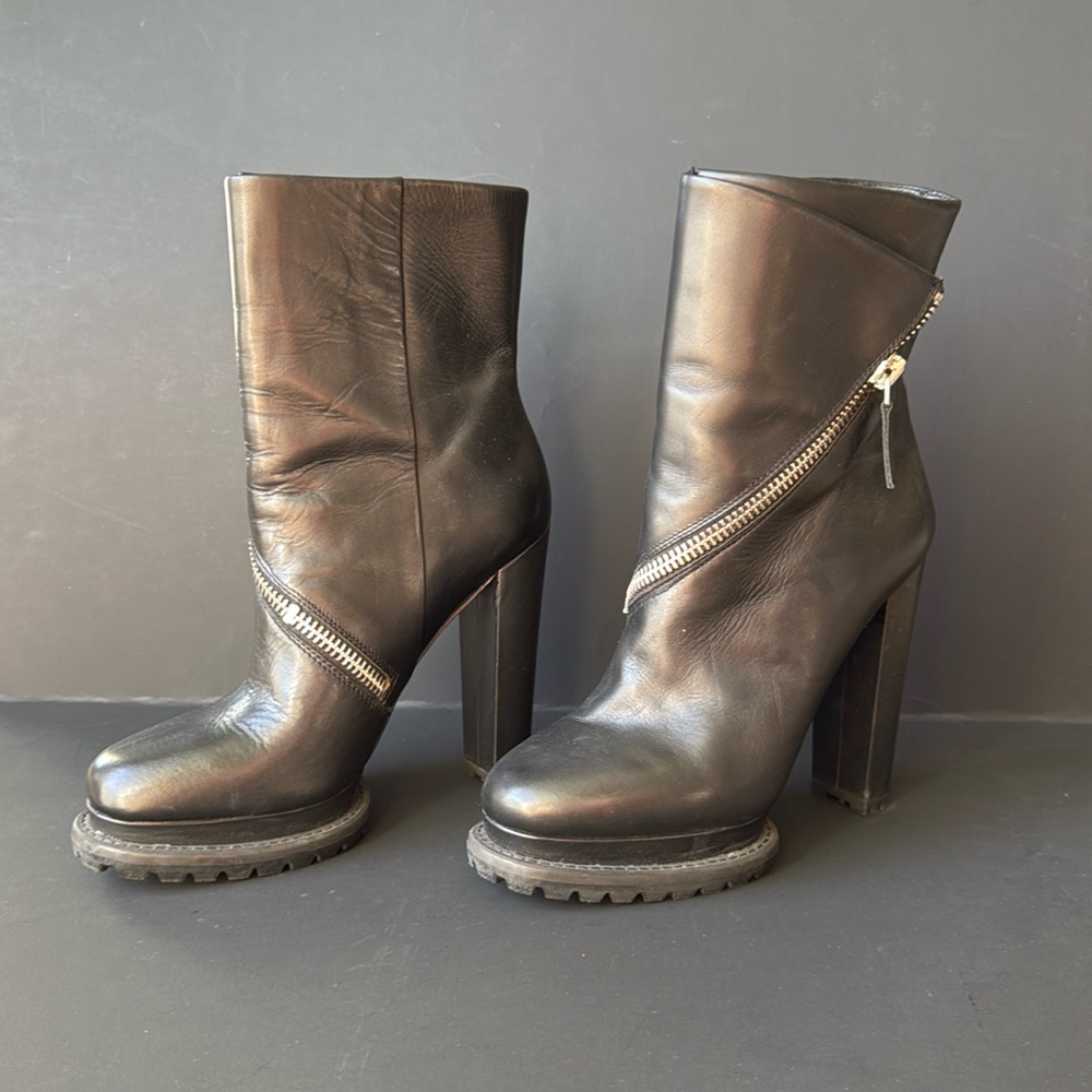 Alice and Olivia Jannette black platform boot size 7.5 /37.5